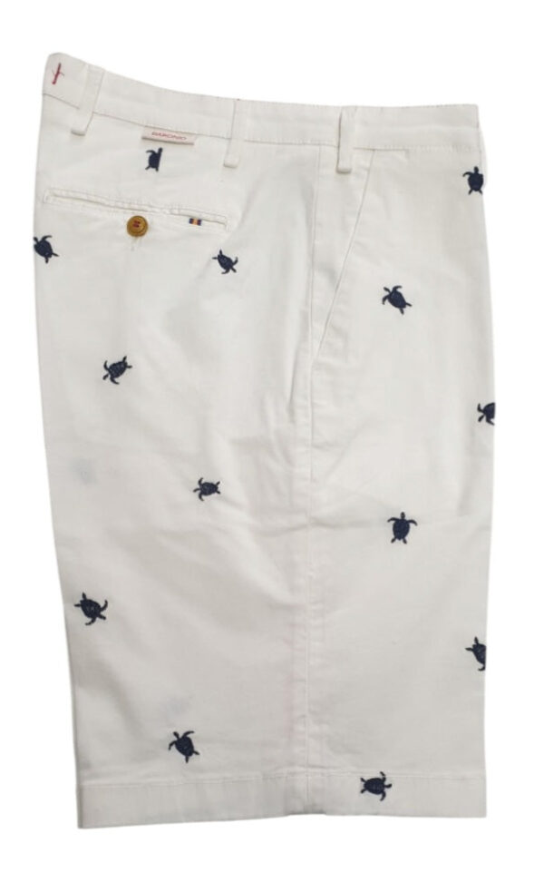 BERMUDA CON RICAMO TARTARUGA IN GABARDINE COLOR BIANCO CON FANTASIE TARTARUGHE