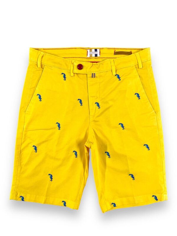 BERMUDA IN GABARDINE COLOR GIALLO CON FANTASIE CAVALLUCCI MARINI