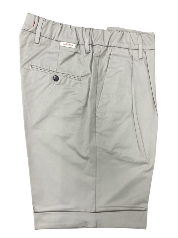 BERMUDA REGULAR FIT CON PINCES E RISVOLTO IN GABARDINE COLOR BEIGE