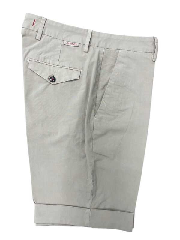 BERMUDA REGULAR FIT CON RISVOLTO E PATTINE IN POPELINE COLOR FANGO