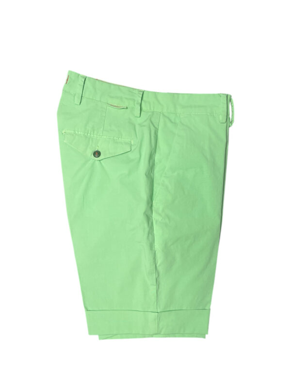 BERMUDA REGULAR FIT CON RISVOLTO E PATTINE IN POPELINE COLOR VERDE
