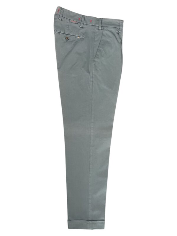 PANTALONE CARROT CON PENCE IN RASO COLOR GRIGIO
