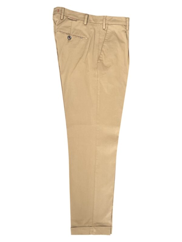 PANTALONE CARROT CON PENCE IN RASO COLOR TEGOLA