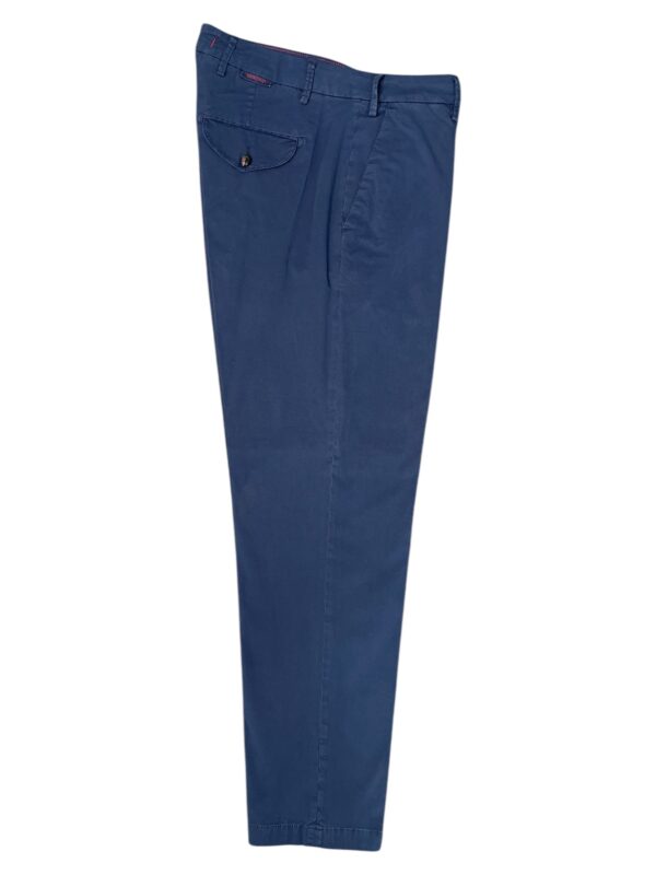 PANTALONE COMFORT FIT CON PATTINE IN TESSUTO ARMATURATO COLOR BLU