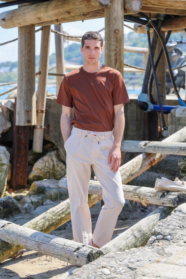 PANTALONE CON COULISSE E PINCES IN GABARDINE A RIGHE FANGO