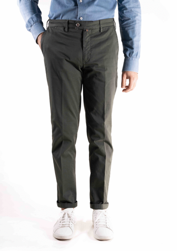 PANTALONE REGULAR FIT IN GABARDINE COLOR VERDE MILITARE