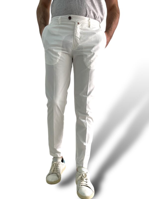 PANTALONE SLIM FIT IN TEX TECNO COLOR BIANCO