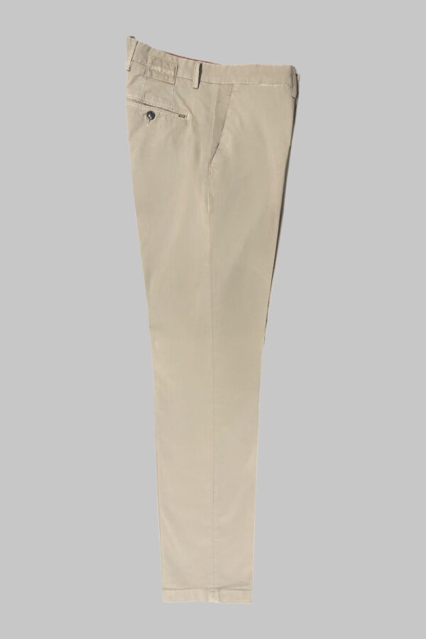 PANTALONE CHINO REGULAR FIT IN POPELINE COLOR FANGO