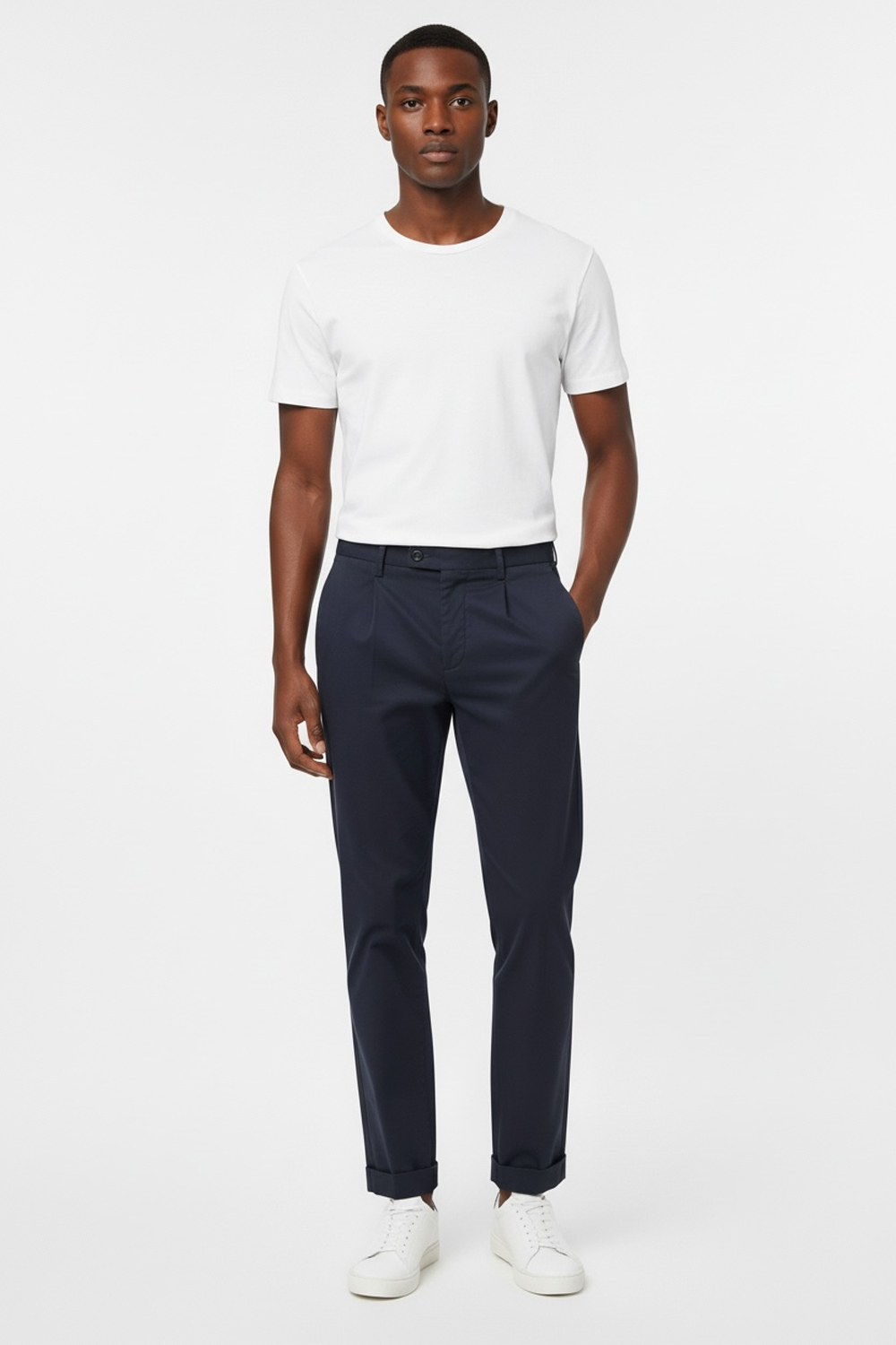 PANTALONE TASCA AMERICA REALIZZATO CON PINCES E RISVOLTO IN RASO COLOR BLU SCURO