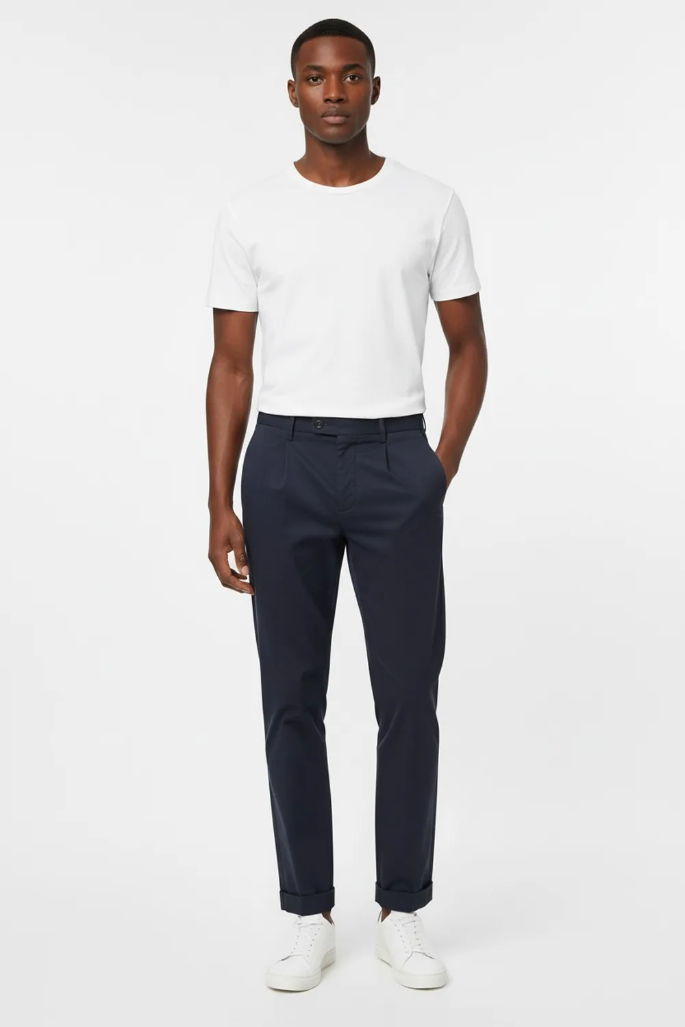 PANTALONE TASCA AMERICA REALIZZATO CON PINCES E RISVOLTO IN RASO COLOR BLU SCURO