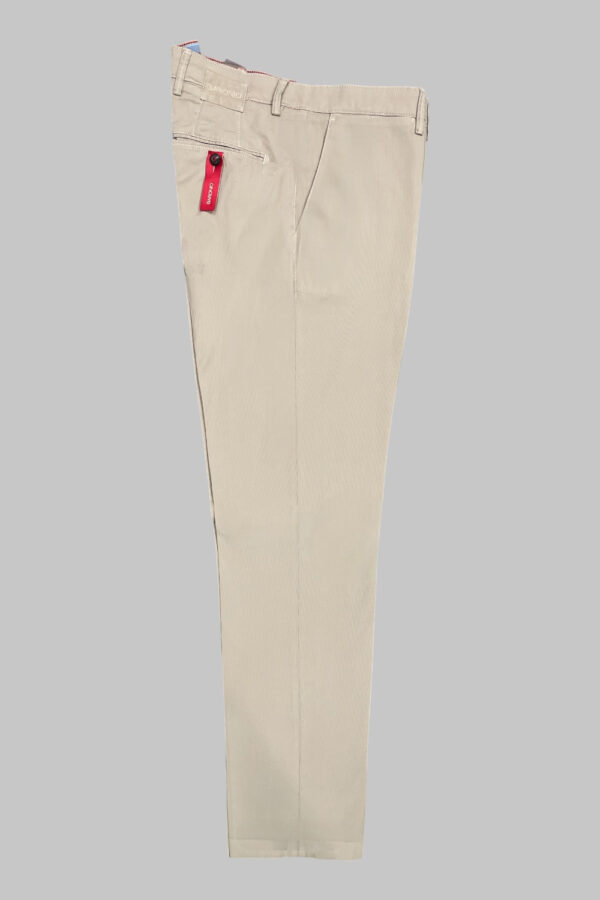 PANTALONE CHINO REGULAR FIT IN COTONE MILLERIGHE COLOR FANGO