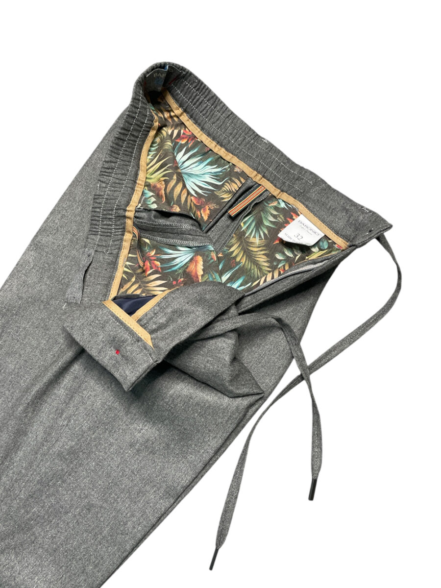 PANTALONE TASCA AMERICA CON COULISSE E PATTINE POSTERIORI IN LANA COLOR GRIGIO MEDIO - immagine 3