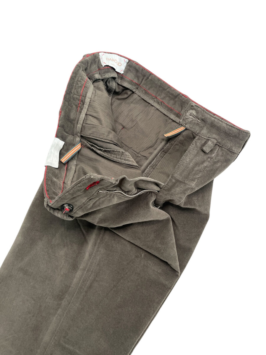PANTALONE CHINO IN VELLUTO LISCIO COLOR TORTORA - immagine 3