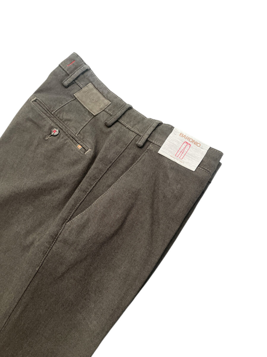 PANTALONE CHINO IN COTONE TINTO FILO COLOR TORTORA - immagine 2