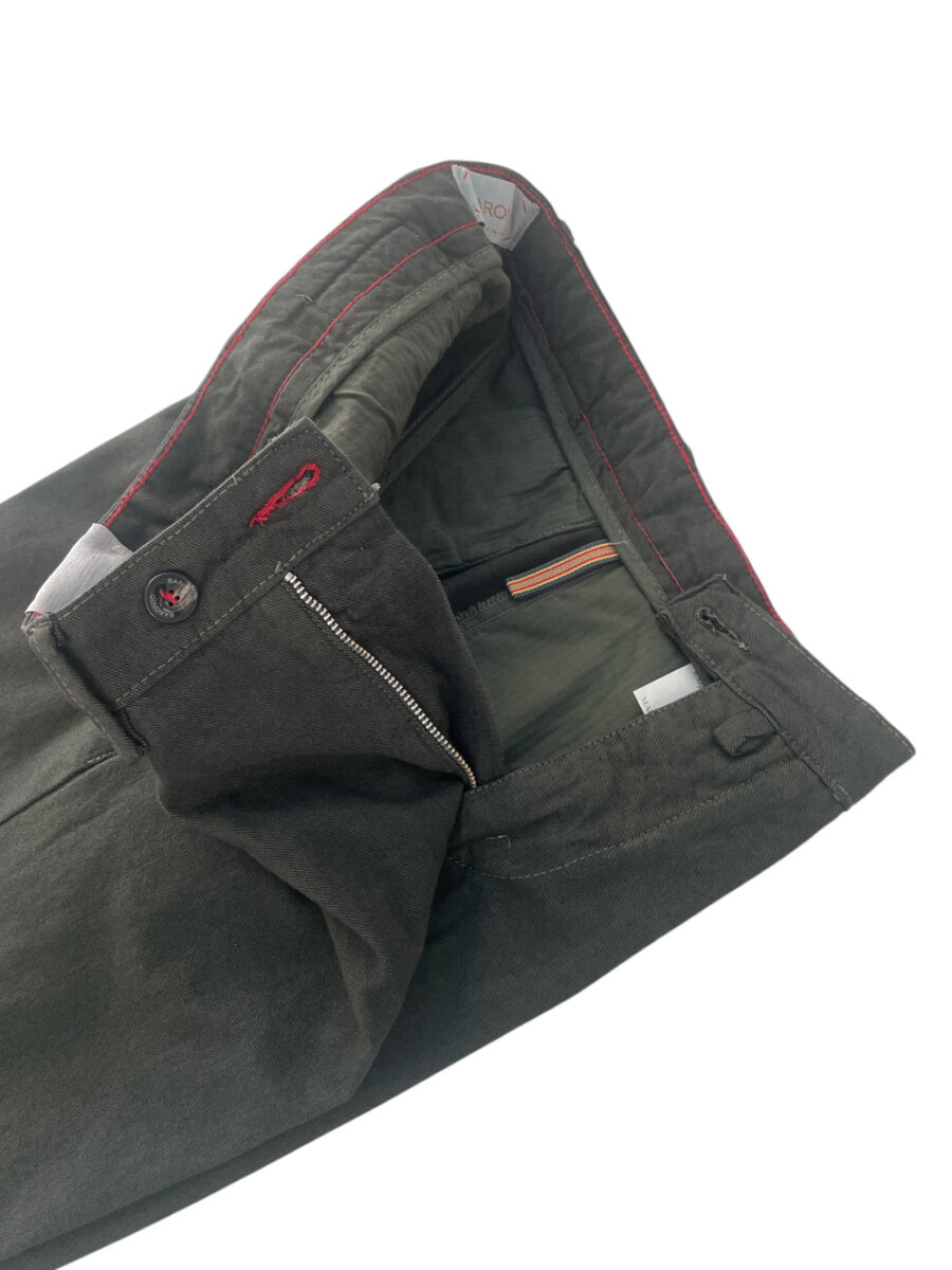 PANTALONE CHINO IN COTONE TINTO FILO COLOR VERDE MILITARE - immagine 3