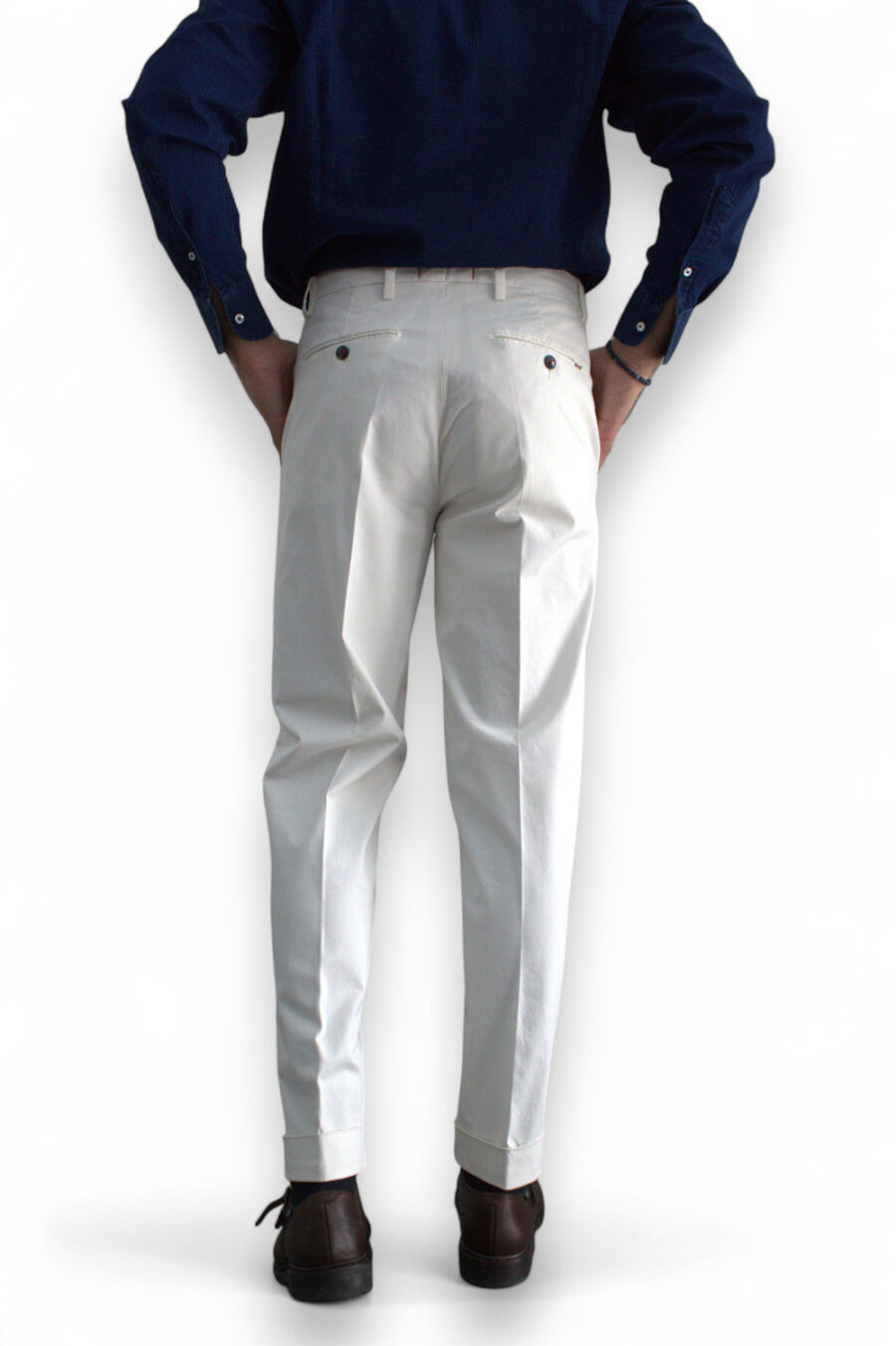 PANTALONE TASCA AMERICA CON PENCE E RISVOLTO COLOR PANNA - immagine 6