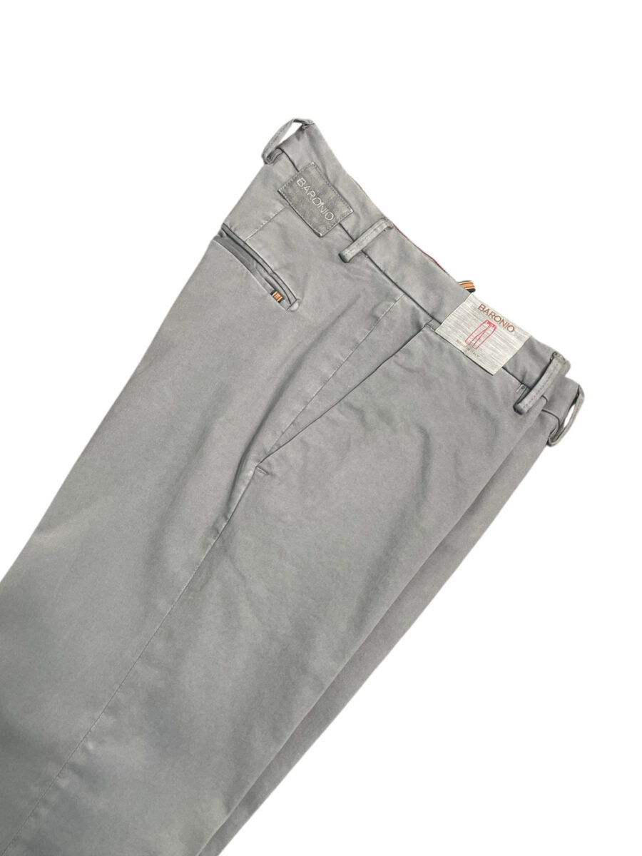 PANTALONE SLIM FIT IN RASO COLOR GRIGIO CHIARO - immagine 2
