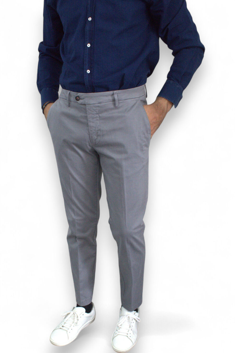 PANTALONE SLIM FIT IN RASO COLOR GRIGIO CHIARO - immagine 4
