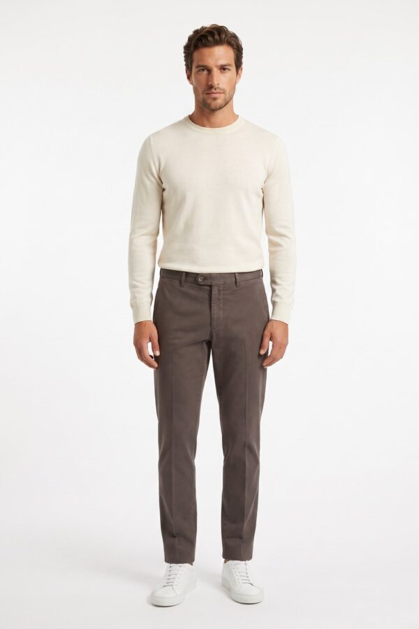 PANTALONE IN COTONE TINTO FILO SLIM FIT COLOR MORO
